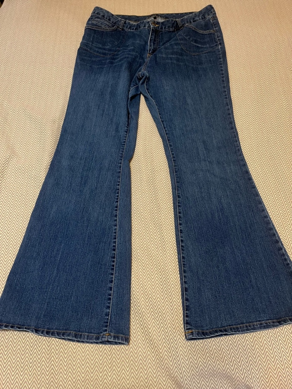 Sofia dark vintage wash flare jeans. 5 pocket design. Like new. Size 18.